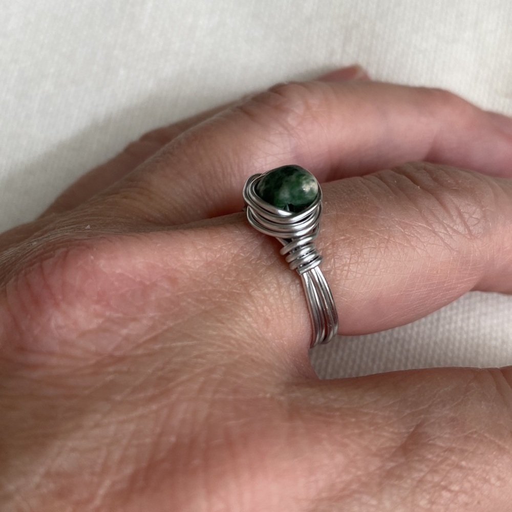 Natural Seraphinite wire, wrapped ring - Picture 4 of 4